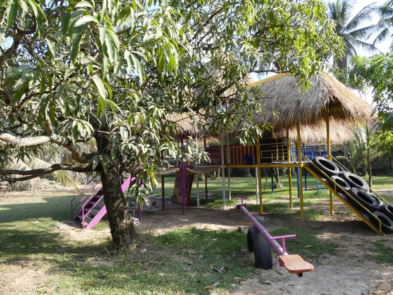 Bed and Breakfast The Playground Kampot Exterior foto