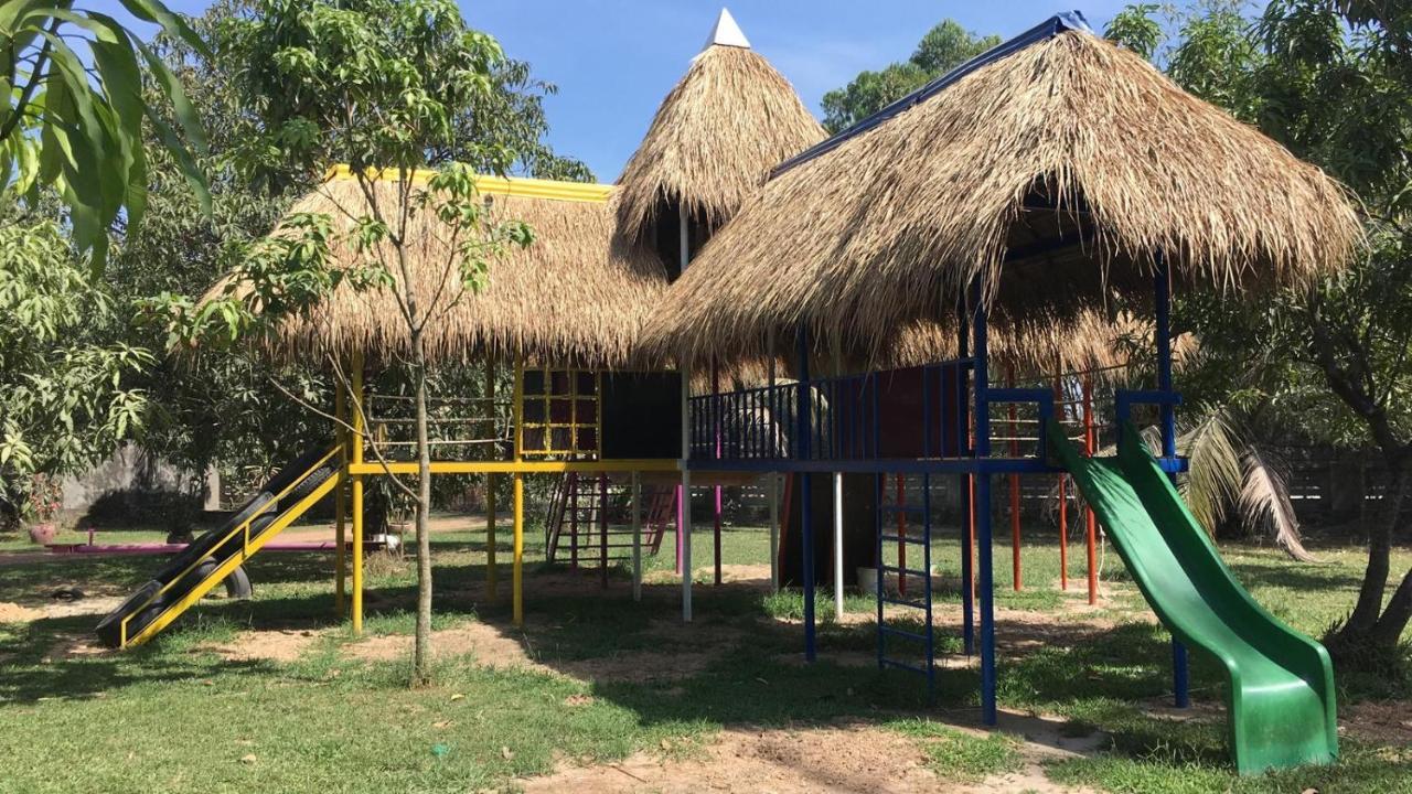 Bed and Breakfast The Playground Kampot Exterior foto